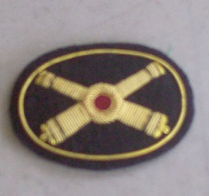 Artillery Officer Hat Badge, Red Dot, Small